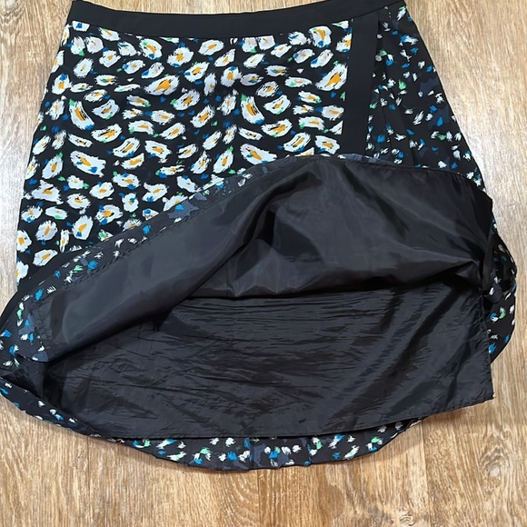 J. Crew Factory Black Print Pleated Faux Wrap Skirt Size 6 Lined Mini EUC - Picture 8 of 15